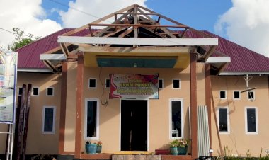 Rehabilitasi Kantor Desa Kamelanta Hampir Rampung