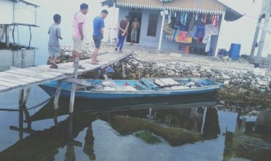 Nelayan Bajo Bahari Temukan Bodi Ketinting Berwarna Biru Tanpa Awak