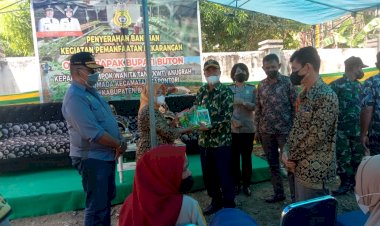 Kelompok Tani Wanita Desa Tumada Terima Bantuan dari Pemkab Buton