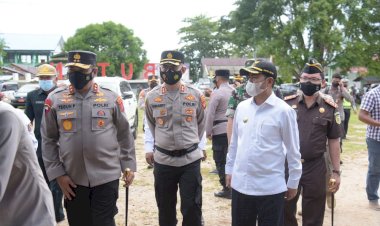 Sukseskan Vaksinasi Presisi Nasional, Kapolda Sultra Tinjau Vaksinasi Massal di Buton