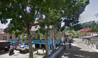 Jaga Kebersihan Lingkungan Kantor Desa, Pemdes Kondowa Gelar Aksi Jum'at Bersih