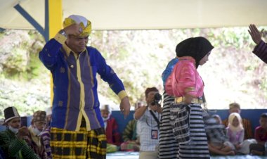 Bupati Buton Imbau Warga Desa Kaongkeongkea Manfaatkan Lahan untuk Pertanian