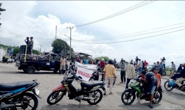 Ratusan Warga Turun ke Jalan, Tolak Relokasi Pemukiman Pesisir Pantai Kambula-bulana