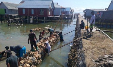 Antusias Warga Desa Bajo Bahari Kerjakan Pelebaran Jalan Lingkar