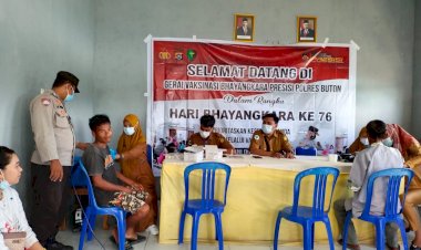 Jelang HUT Bhayangkara, Polsek Wabula Gelar Vaksinasi Presisi di Desa Bajo Bahari