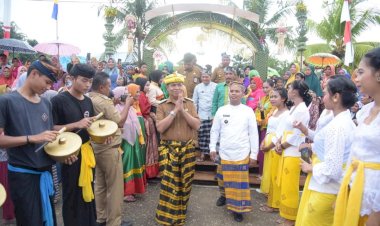 Bupati Buton dan Wabup Hadiri Puncak Harjad Ke-16 Desa Mabulugo, Kades Nardin Paparkan Capaian dan Potensi Destinasi Wisatanya