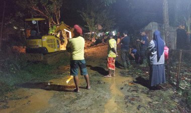 Bantu Atasi Genangan Air, PT WIKA Bitumen Kirim Alat Berat Excavator