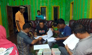 Jelang Hari Raya Idul Adha, Pemdes Bajo Bahari Bagikan Insentif Kelembagaan Desa