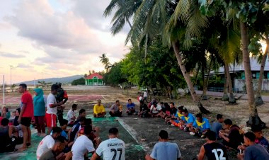 Jalin Silaturahmi, Pemuda Desa Koholimombono dan Wabula Main Futsal Bersama