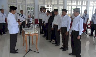 Bupati Buton Lantik 7 Anggota BPD PAW di Enam Desa