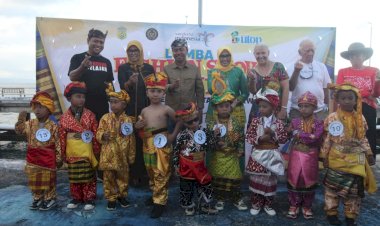 Lomba Fashion Show Cilik Buton Traditional Meriahkan Festival Teluk Pasarwajo