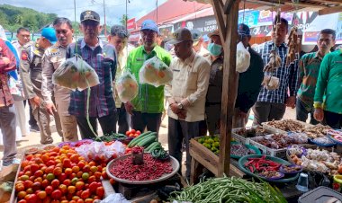 Pj Bupati Bersama Forkompinda Kabupaten Buton Sidak Pasar Pastikan Harga Stabil