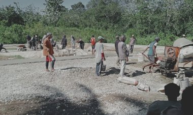 Pemdes Tumada Bangun Lapangan Futsal dengan Dana Desa