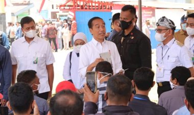 Serahkan BLT BBM dan BSU di Buton, Ini Pesan Jokowi