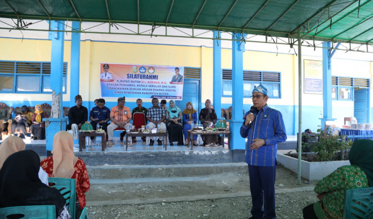 Pj Bupati Buton Minta Insan Pendidikan Jaga Integritas dan Jangan Ada Pungli