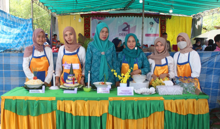 Lomba Kreasi Masakan Tradisional Meriahkan HUT Desa Laburunci