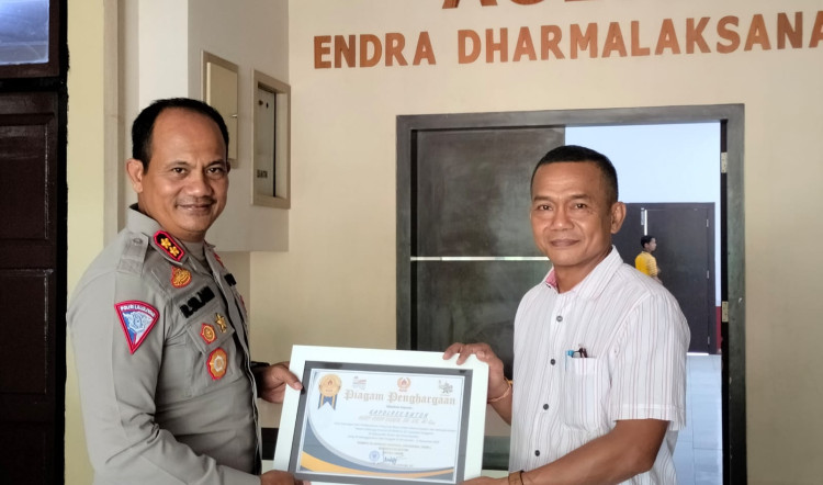 Sukses Amankan Porprov Sultra, Kapolres Buton Diganjar Penghargaan dari KONI Buton