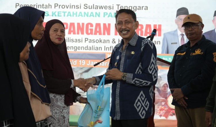 Kendalikan Inflasi, Kadin Sultra Bersama Pemkab Buton Gelar Pasar Murah