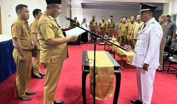 Sekda Buton Lantik Penjabat Kepala Desa Wakalambe