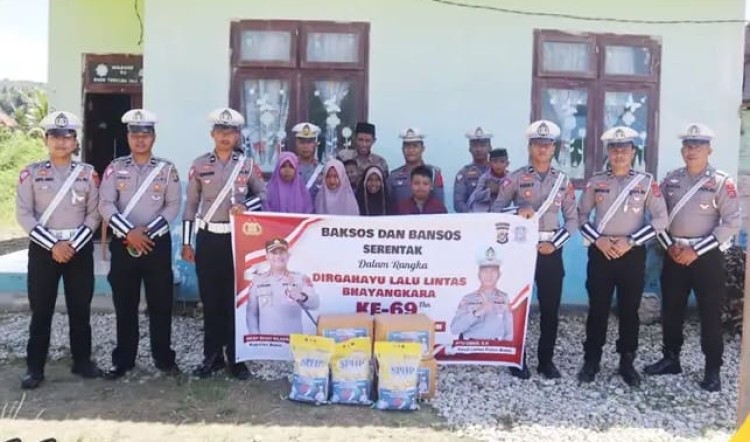 Jelang HUT Lantas, Polres Buton Gelar Baksos dan Bansos ke Warga Kurang Mampu
