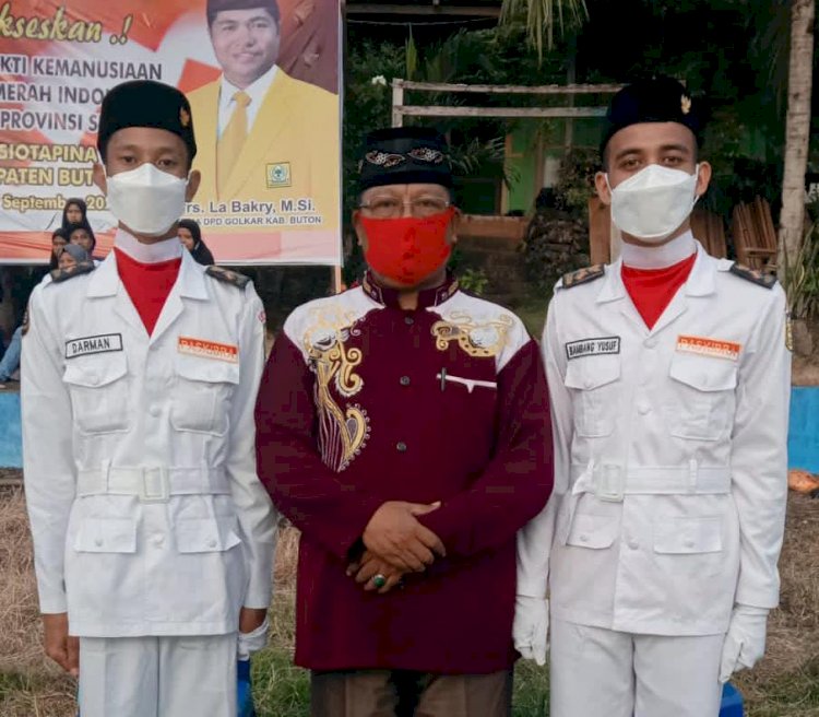 Kepala SMAN 2 Pasarwajo Bangga Dua Siswanya Jadi Pengerek Bendara Upacara KBK PMI