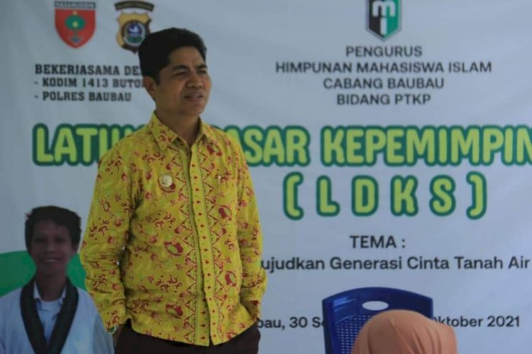 Bupati Buton Bawa Materi Tentang Ideologi Pancasila dalam Kegiatan LDKS di Kompi A Yonif 725