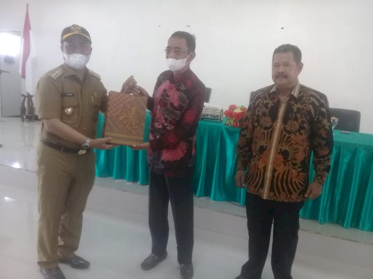 Kadis Perhubungan dan Asisten II Setda Buton Pensiun, La Bakry: Terima Kasih Atas Pengabdiannya Selama Ini