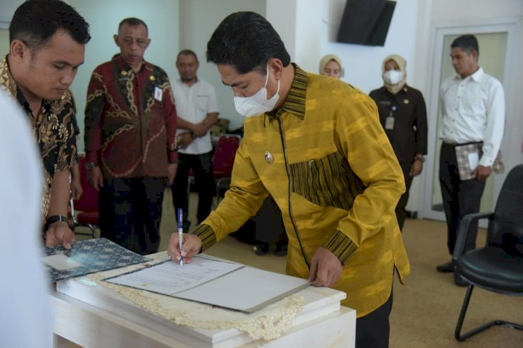 Bupati Buton Lantik Anggota BPD PAW  di Tiga Desa Kecamatan Lasalimu Selatan