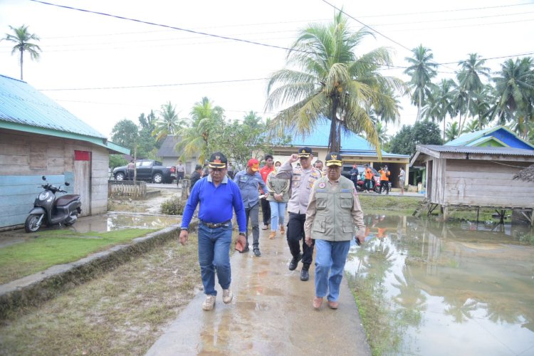 Bupati Buton Tinjau Korban Banjir di Kecamatan Lasalimu