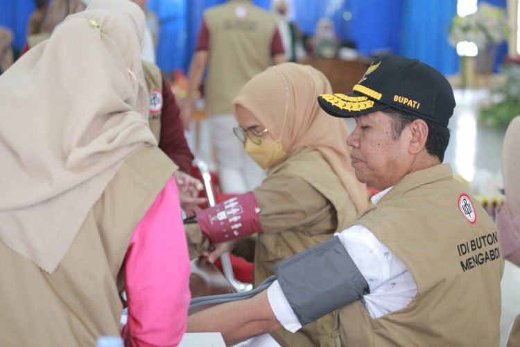 Gelar Baksos Kepulauan, IDI Cabang Buton Lakukan Pemeriksaan dan Pengobatan Gratis