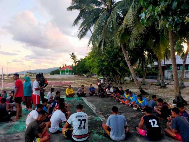Jalin Silaturahmi, Pemuda Desa Koholimombono dan Wabula Main Futsal Bersama