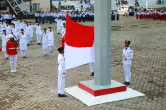 Pemkab Buton Gelar Upacara HUT ke-80 RI di Alun-alun Takawa, Bupati Alvin Tekankan Persatuan Menuju Indonesia Emas 2045